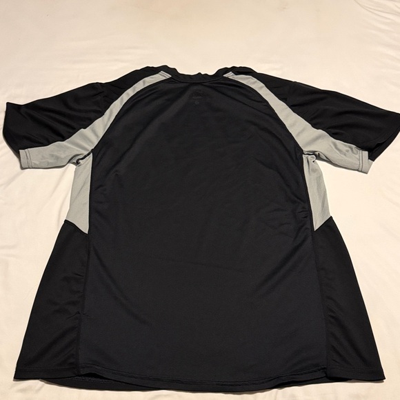 Nike Dri Fit Men's Black and Gray Short Sleeve Tee - Picture 5 of 5